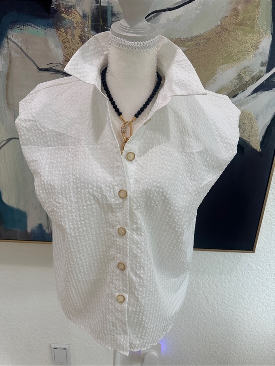 Zara Tops - Classic and Stylish White Textured Button-Front Women's Top SM